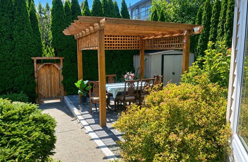 Surrey House | Spacious 3BR Retreat Near White Rock Beach & Pier