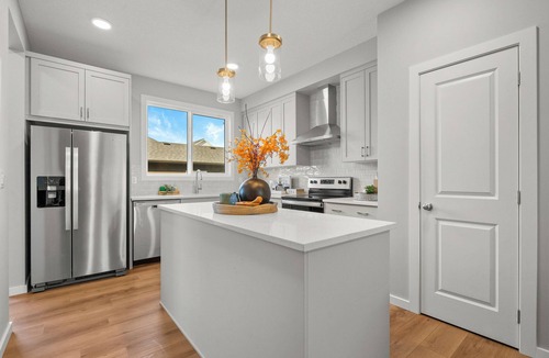 Evanston House | Spacious 3BR Retreat | Sleeps 8 | 15 Min Airport