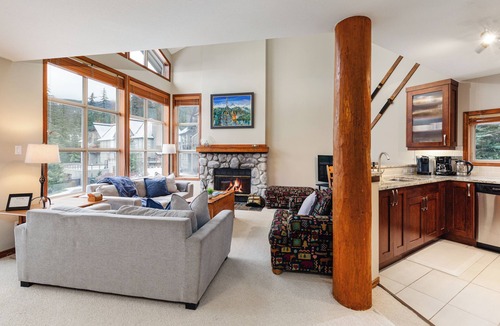 Blackcomb House | Spacious 3BR | Walk to Village & Lake | Quiet Location | Hot Tub Access | Managed by Aloha Whistler