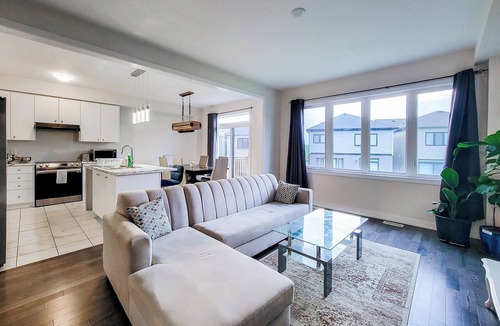 Caledonia House | Spacious 4-bedroom house with AC in welcoming Caledonia