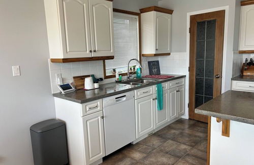Cardston House | Spacious 4-bedroom house in charming Cardston with AC, WiFi