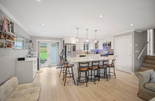 Mission House | Spacious 4BR/3Bath Family Home | Sleeps 8 | Pets Welcome | Huge Backyard