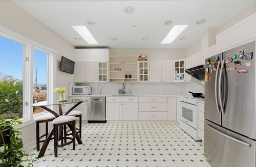 West Point Grey House | Spacious 4BR Home FIFA & Family Near UBC