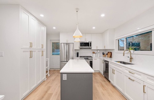 Upper Lonsdale House | Spacious 4BR North Van Home - Perfect for Groups