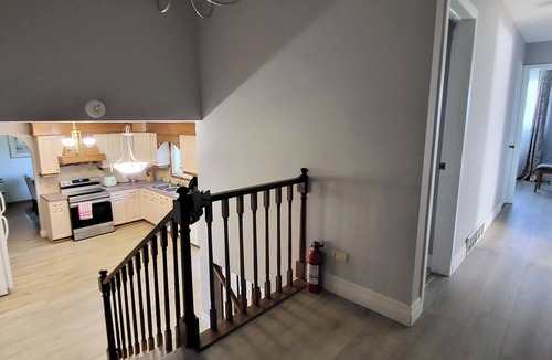 Merritton House | Spacious 5-bedroom bungalow in lovely Thorold with WiFi, AC