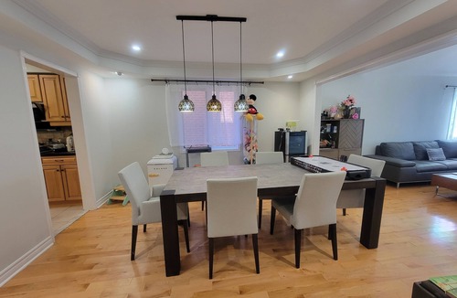 Aurora House | Spacious 5-bedroom house in charming Aurora with fitness room and sauna