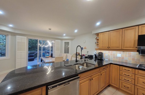 Aurora House | Spacious 5-bedroom house in charming Aurora with fitness room and sauna