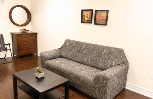 Meadowvale Village House | Spacious Affordable Private Suite| Ensuite Bath | Free Parking | Pearson Airport