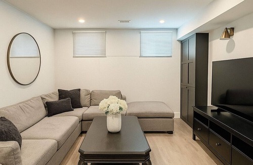 Windfields Apartment | Spacious Apartment in Toronto