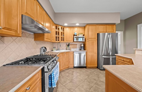 Dunbar House | Spacious, Charming 5BR+3BA Character Home