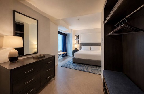 Church and Wellesley Apartment | Spacious Downtown 2BR Apartment for Four
