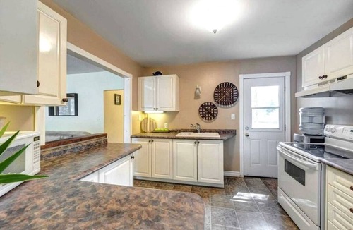Pleasant Point Cottage | Spacious Family Cottage with Stunning Sunset Views on Sturgeon Lake, Near Bobcaygeon, Ontario