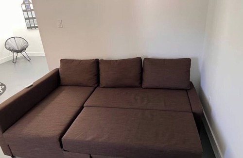 Halifax Apartment | Spacious guest suite with sitting area