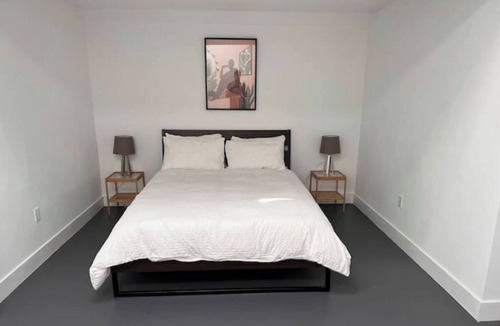 Halifax Apartment | Spacious guest suite with sitting area