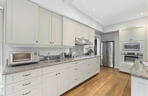 Shaughnessy House | Spacious Heritage Home in Prestigious Shaughnessy 10m to Dt