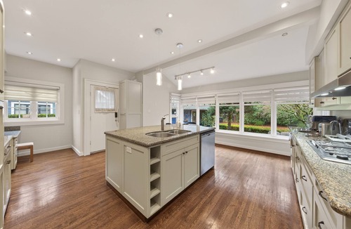 Shaughnessy House | Spacious Heritage Home in Prestigious Shaughnessy 10m to Dt