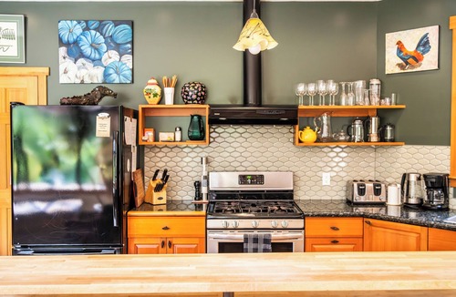 Tofino House | Spacious home in Tofino's best surf and sand neighbourhood