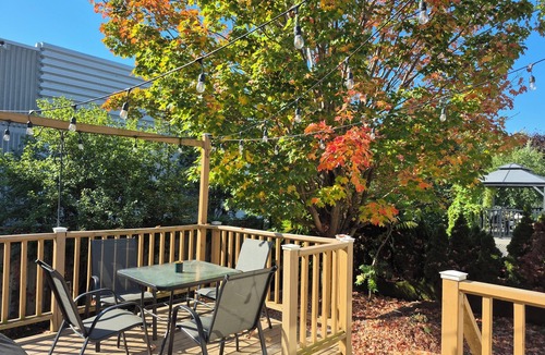 Kingston House | Spacious Kingston 6 Bedrm 3.5 BA Quiet St Near Shops Ideal for Families
