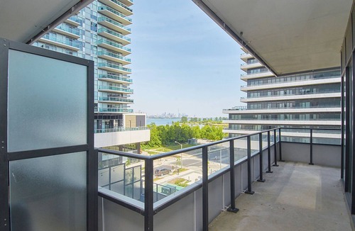 Humber Bay Shores Condo | ★Spacious Lakeview Condo Near Downtown (Sleeps 6 adults + 2 kids)★