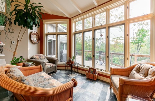 Saint-Hippolyte House | Spacious Laurentian Retreat: Xmas/NY available!