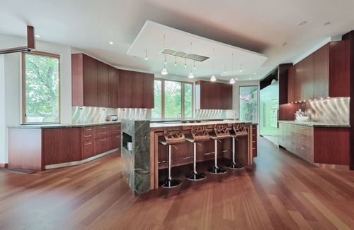 The Kingsway House | Spacious Luxury Home in Toronto 5 bedroom 8 bathrooms.