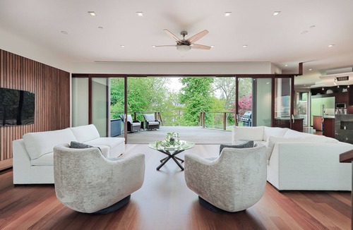 The Kingsway House | Spacious Luxury Home in Toronto 5 bedroom 8 bathrooms.