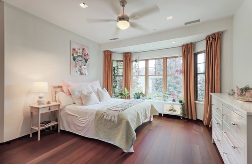 The Kingsway House | Spacious Luxury Home in Toronto 5 bedroom 8 bathrooms.