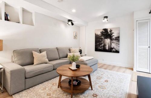 Lynn Valley House | Spacious Lynn Valley RetreatNear trails & Village