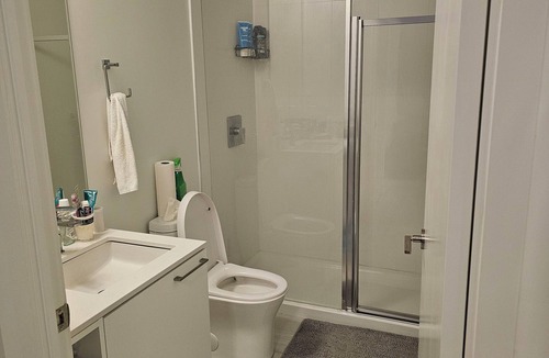 Fletchers Creek South Condo | Spacious Master Ensuite Room w King Size Bed, Hi-Speed Wifi, A/C, Fan & Dresser