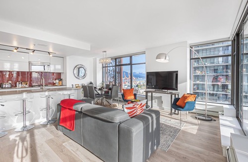 Gastown Condo | Spacious Modern High-Rise with Ocean & City Views