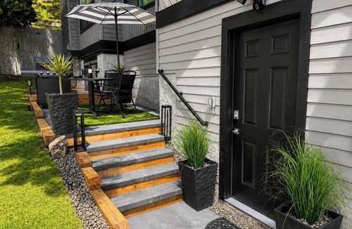 Dilworth Mountain Estates House | Spacious Modern King Suite Patio BBQ Views