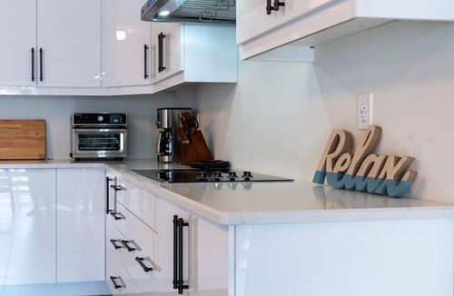 Severn House | Spacious Modern Orillia Family Retreat- Hot Tub