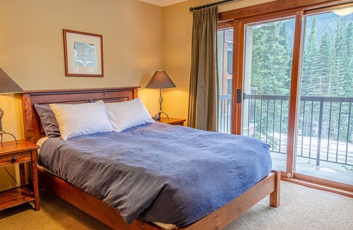 Sun Peaks House | Spacious multi level 4 bedroom + den townhouse, close to ski run, great views of Mt. Morrisey