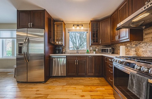 Aldershot House | Spacious, Newly Renovated, Centrally Located | TMH
