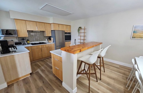 Odessa House | Spacious Private 5 beds, 2.5 bath House - 2 minutes to 401 (5 mins to Kingston)