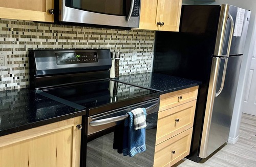 Radium Hot Springs Condo | Spacious/Quiet 2bdrm, 2 bath with Mountain Views/Pool/Hot Tub/7night Disc!