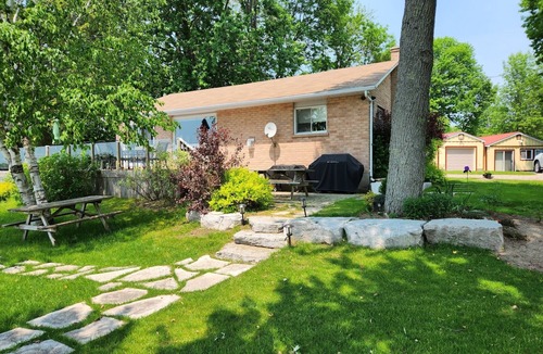 Rama Cottage | Spectacular Lakefront Cottage Retreat on Lake Couchiching sitting on 3/4 acres.