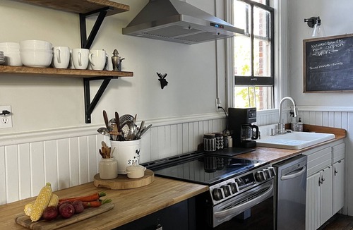 Flesherton House | Spend the holidays in the beautiful Beaver Valley at the Vandeleur Schoolhouse.
