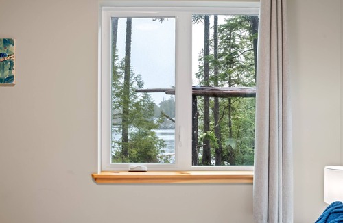 Ucluelet Cabin | SS#3 Paddler-Cozy, Modern, Spring Cove View, Sauna