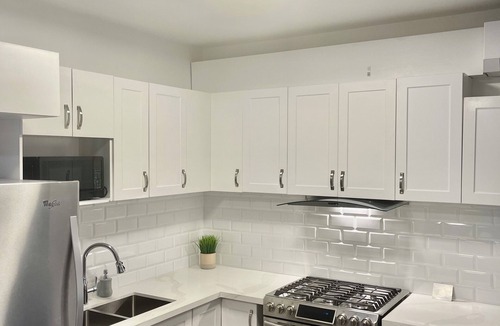 Saint Jacobs Apartment | St. Jacobs Oasis Retreat w Outdoor Sauna & Hot tub! Perfect Couples Getaway!
