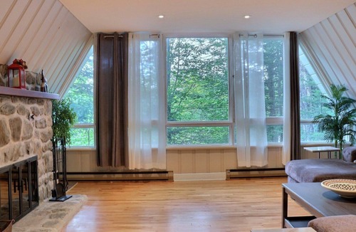 Saint-Sauveur Ski Chalet | St Sauveur Chalet retreat, w/Fireplace & SAUNA, mins from St Sauveur ski hills!
