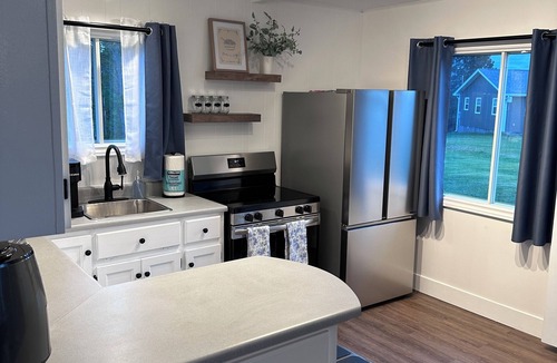 Cavendish House | Stage View Cottage: 5 Minutes to Cavendish Beaches
