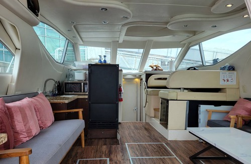 Central Boat Rental | Stay at A Boat Vancouver Downtown Near BC Place with Bay View