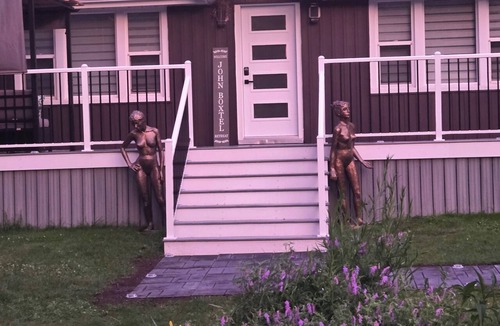 Greater Napanee House | Stay at the John Boxtel Retreat – A One-of-a-Kind Artistic Getaway