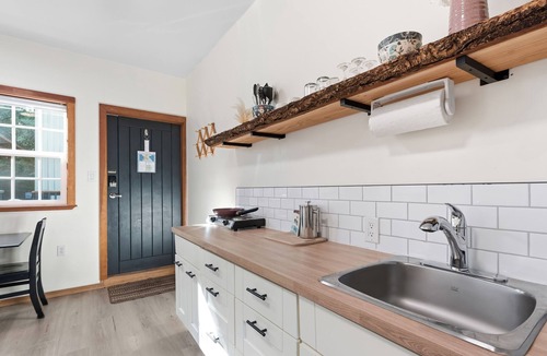 Ucluelet Apartment | Steps from the Beach! ~ Near Wild Pacific Trail! ⎮ Orca