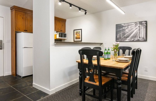 Whistler Village Bed & Breakfast | Steps from Whistler Gondola|Pool, Hot tub, Sauna|Free PRKNG|Ski/Bike Storage