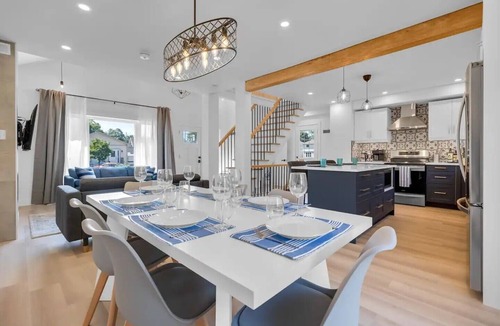 Port Weller House | Steps to Sunset Beach Wine Country + Falls Access Pet‑Friendly Retreat