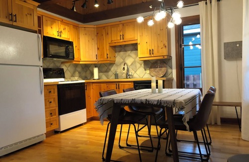 Val Morin Cottage | Streamside Retreat - Petit Train du Nord at km 39 - Cedar Creek Cottage