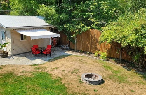 Sardis Cabin | Studio cabin for 1-4 by Chilliwack River