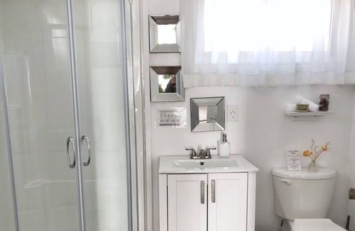 Port Franks Apartment | Studio Cottage, Adults Only, Near Beach, Outdoor Spa, Fireplace, Romantic